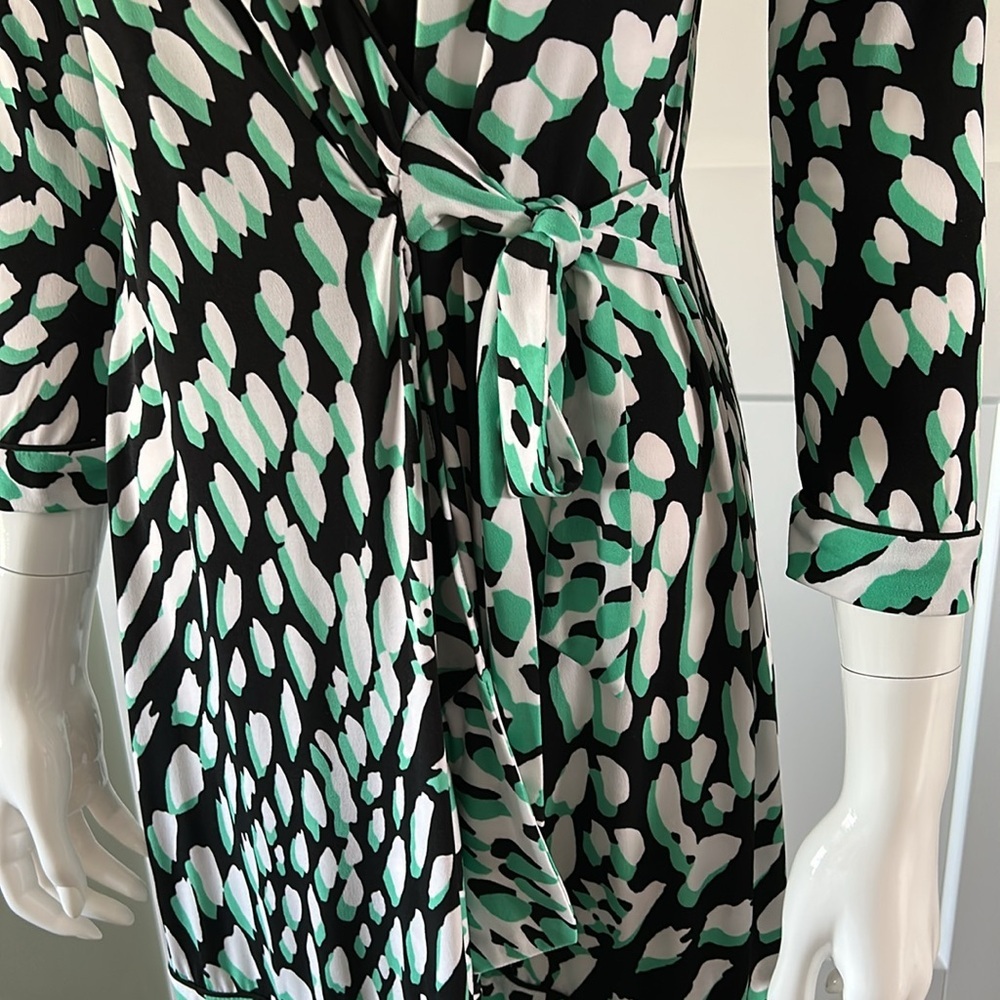 BCBGMAXAZRIA Adele Wrap dress - Picture 4 of 14